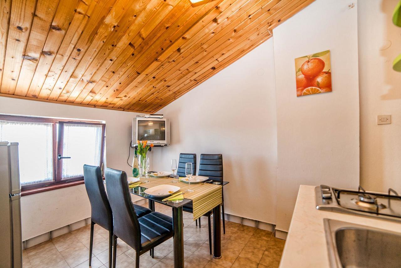 Apartments And Rooms Ana Pomer 217 Экстерьер фото